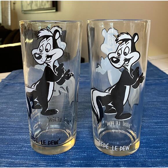 Vintage 1973 Pepsi Collector Glasses Set of 2 Pepe Le Pew White & Black Letters - Picture 1 of 4